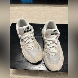 New Balance Sneakers - Size 8.5men/10 women